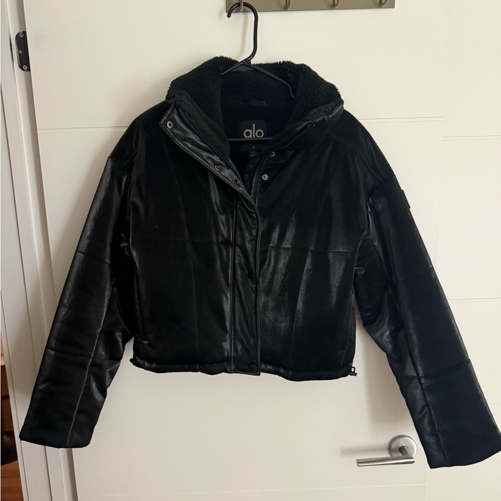 ALO Yoga Black Puffer Jacket - Picture 2 of 7